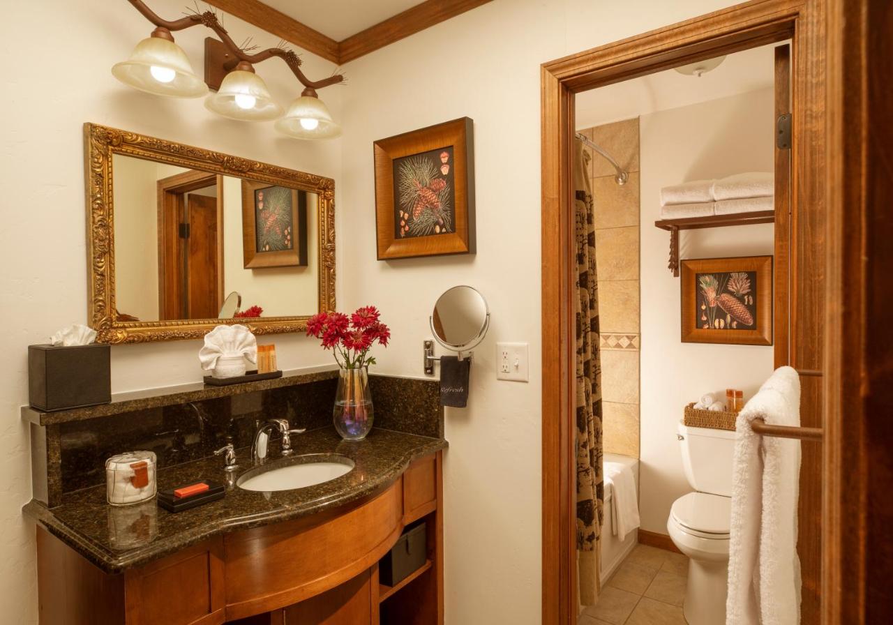 King Suite at Parkway Inn of Jackson Hole
