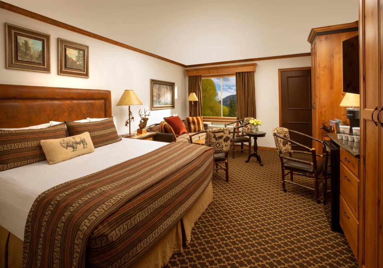 Superior King Room at Parkway Inn of Jackson Hole