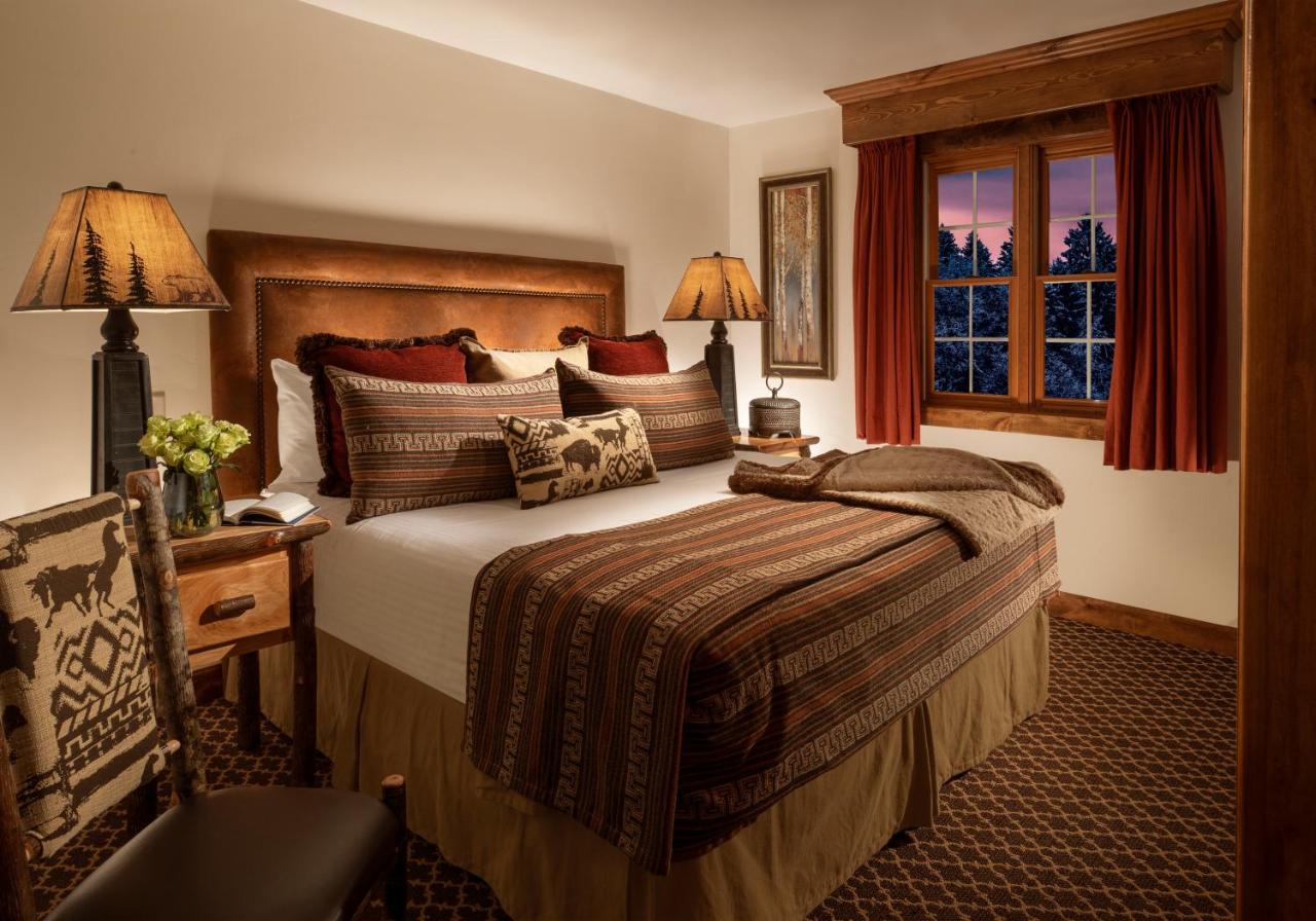 Suite with Balcony at Parkway Inn of Jackson Hole