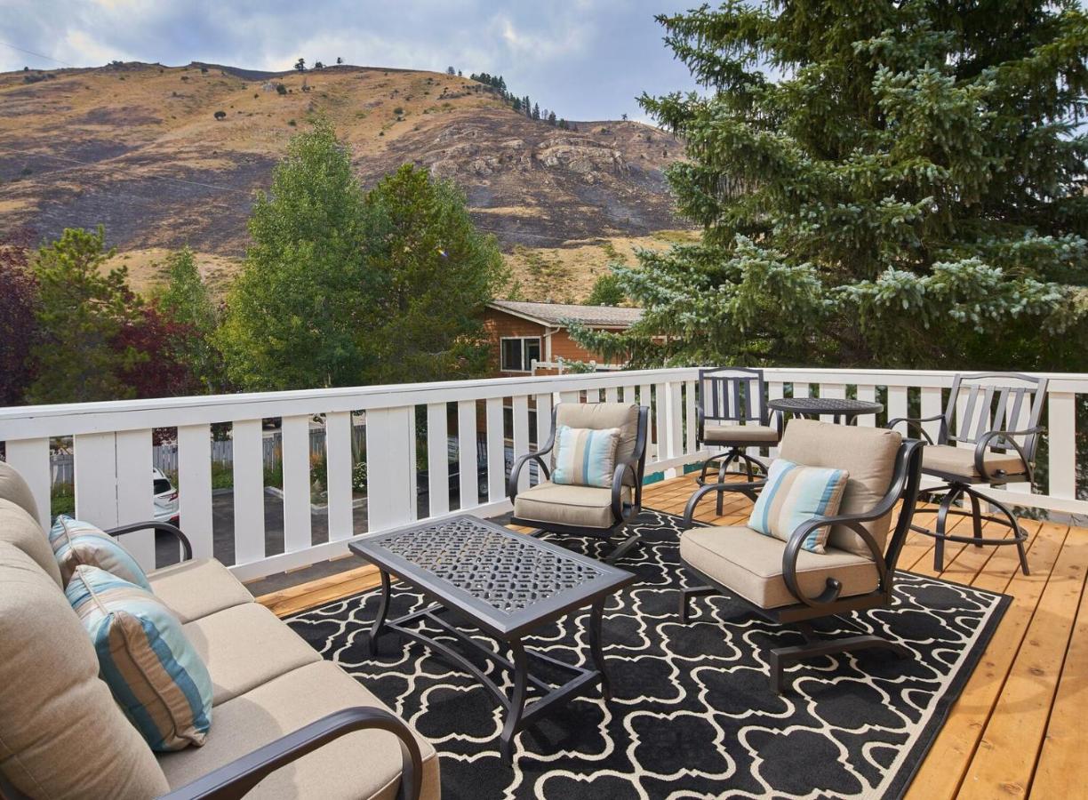 Suite with Balcony at Parkway Inn of Jackson Hole