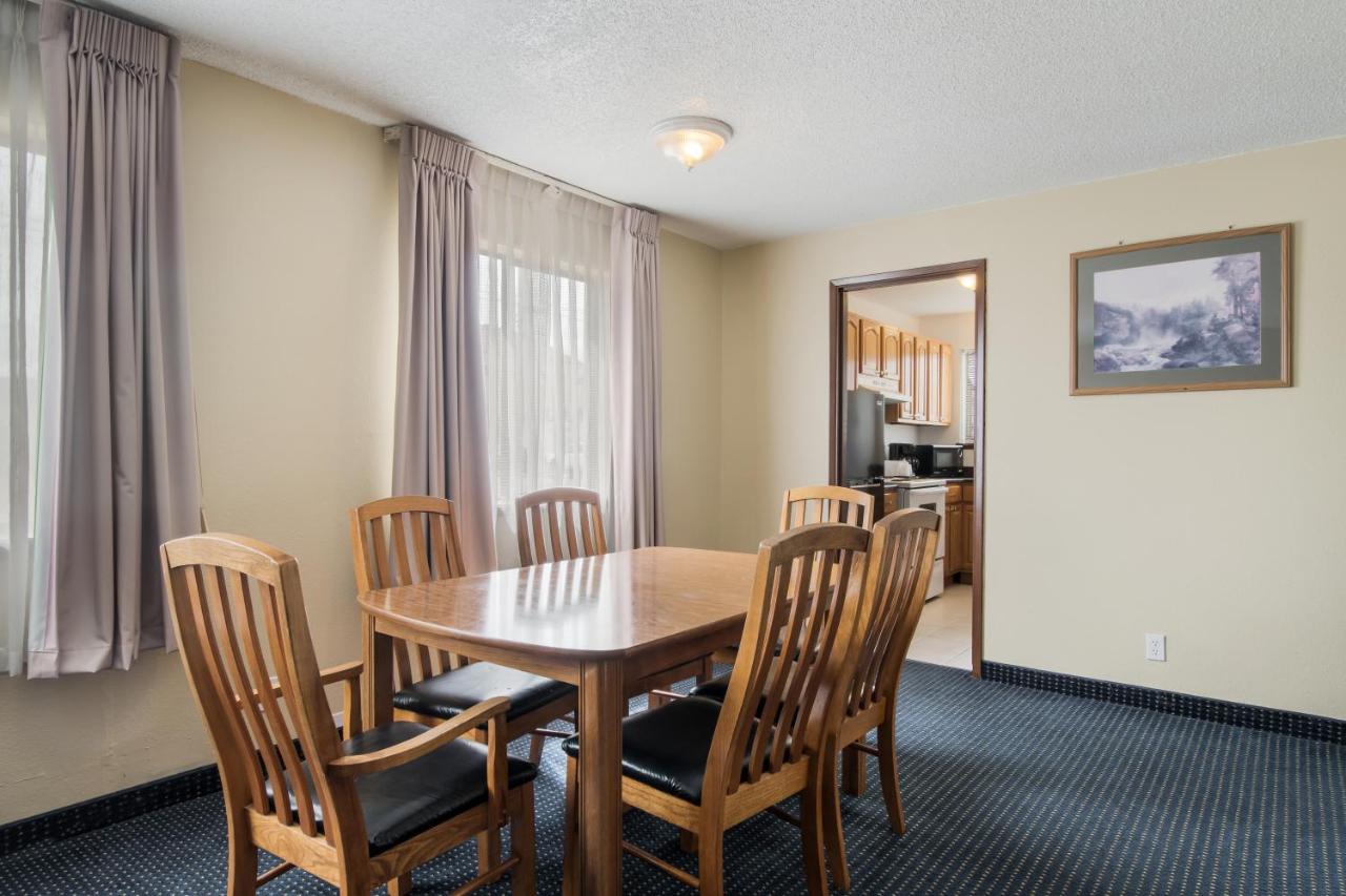 | Econo Lodge Inn & Suites Hoquiam