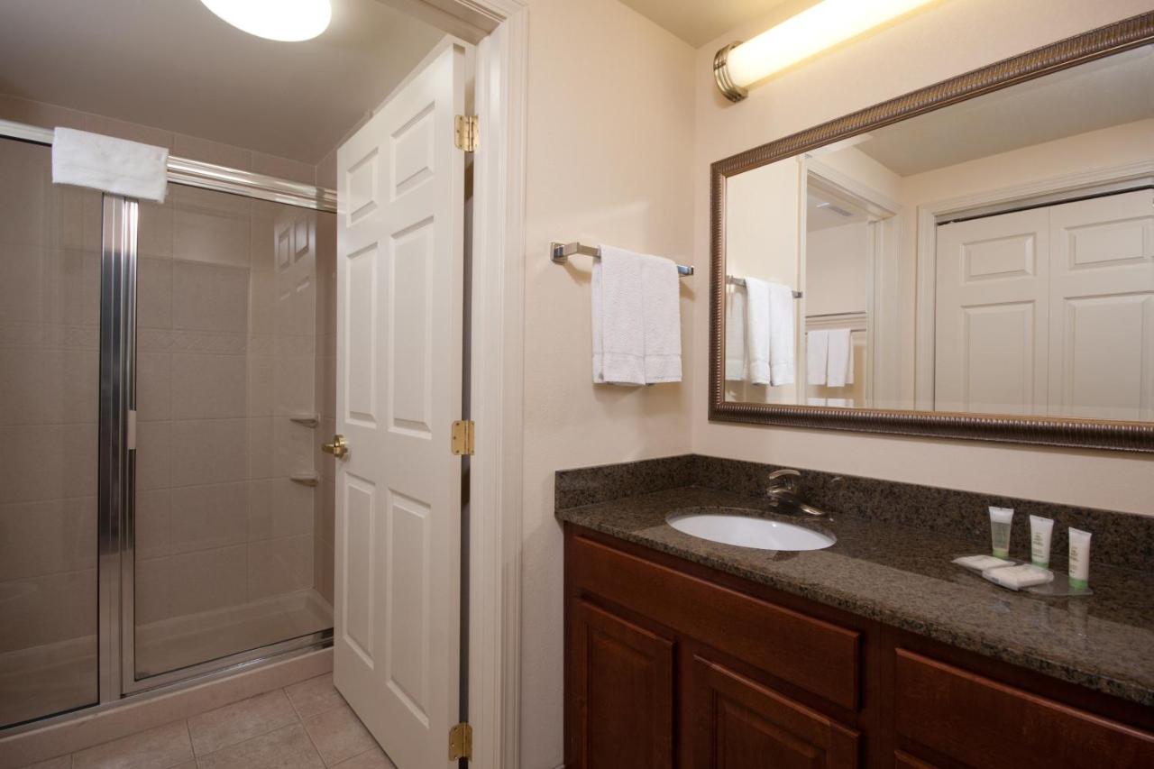 Queen Studio at Staybridge Suites West Seneca by IHG