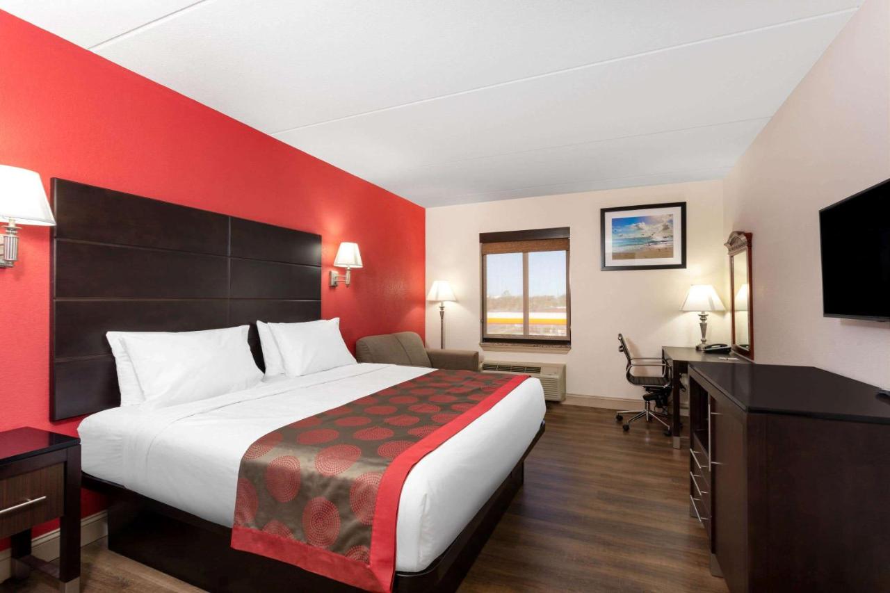 King Suite - Non-Smoking at Ramada by Wyndham Panama City