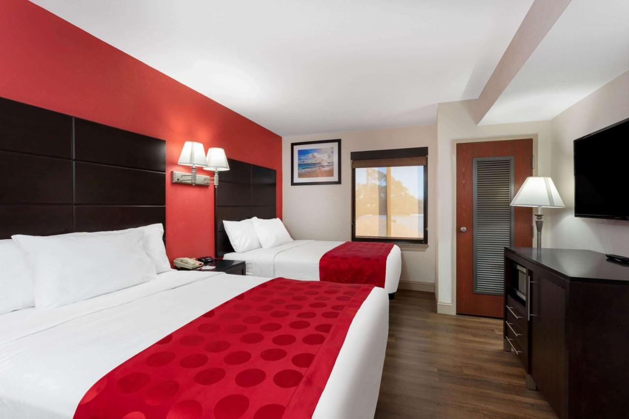 Deluxe Queen Suite - Non-Smoking at Ramada by Wyndham Panama City