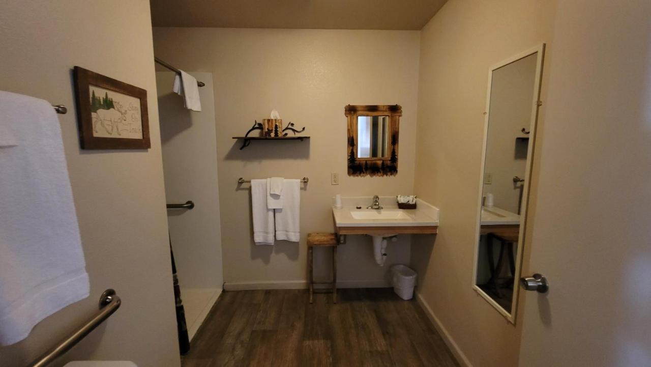 | Sequoia Lodge