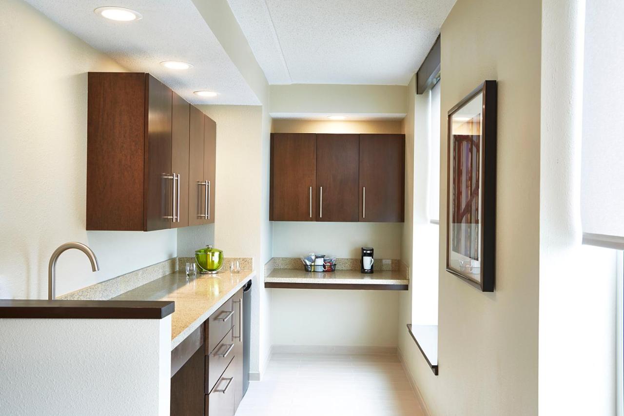 Ada Suite King Shower at Hyatt Place Lansing - East