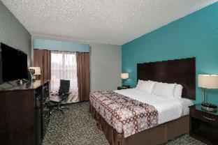 Room #27763312 at La Quinta Inn & Suites by Wyndham Knoxville East