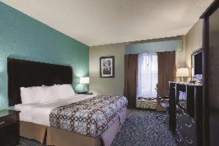 Room #27763312 at La Quinta Inn & Suites by Wyndham Knoxville East