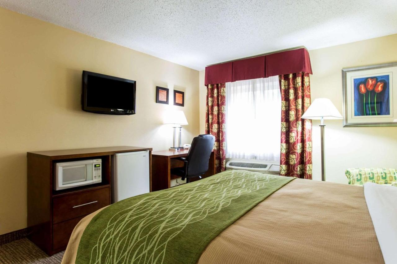 King Room - Accessible/Non-Smoking at Comfort Inn Columbia West