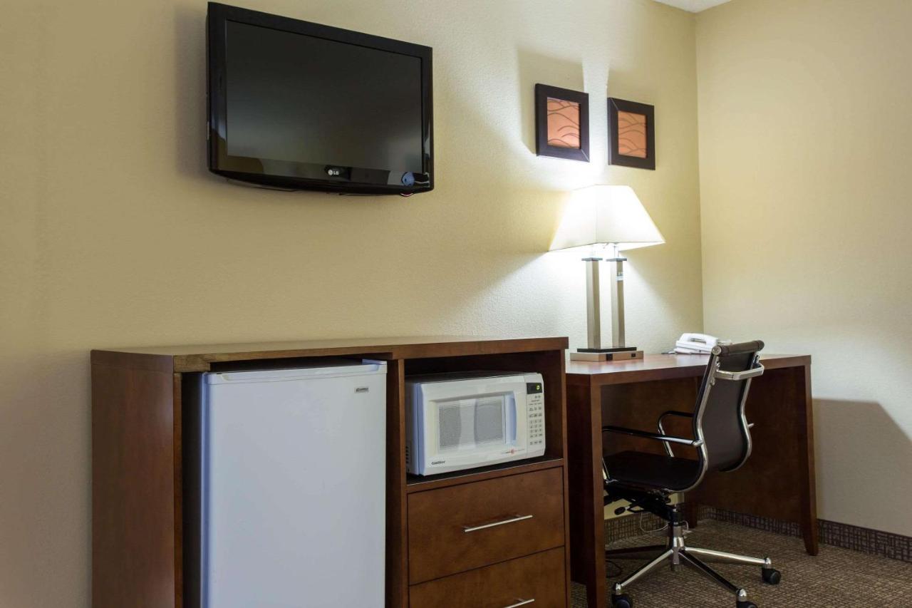 King Room - Accessible/Non-Smoking at Comfort Inn Columbia West