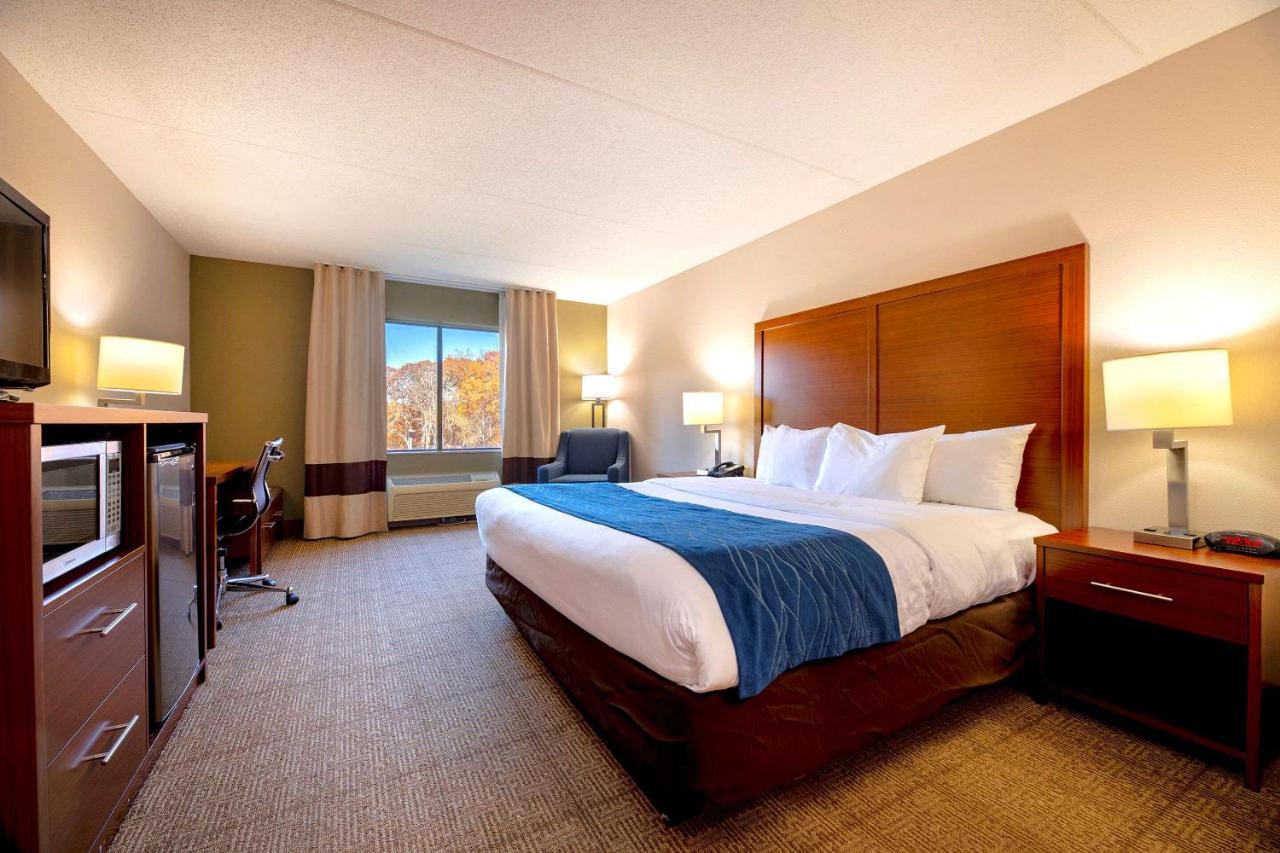 King Suite - Non-Smoking at Comfort Inn Near Quantico Main Gate North