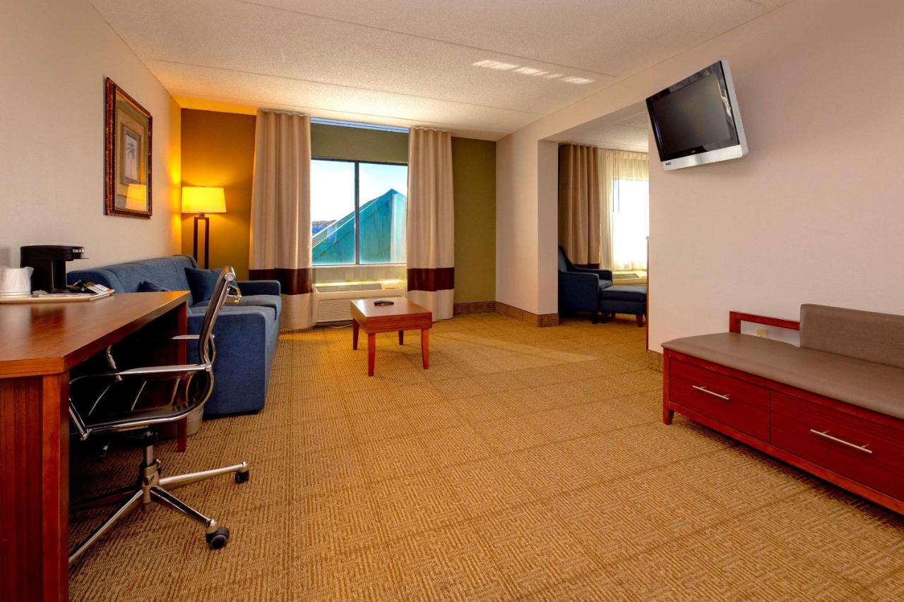 King Suite - Non-Smoking at Comfort Inn Near Quantico Main Gate North