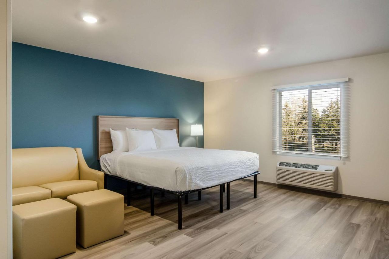 King Room with tub - Accessible/Non-Smoking at WoodSpring Suites Tacoma - Lakewood