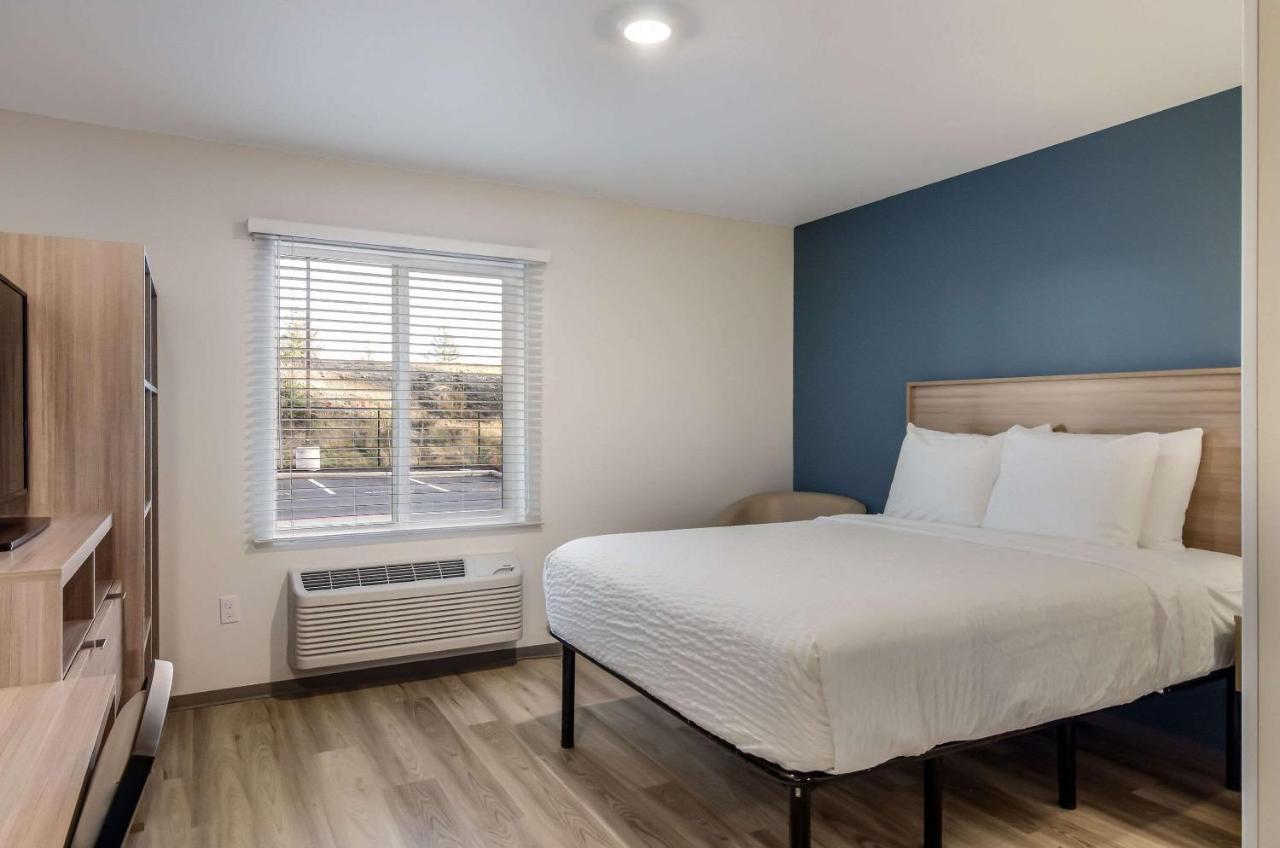 Queen Room with Roll-In Shower - Accessible/Non-Smoking at WoodSpring Suites Tacoma - Lakewood