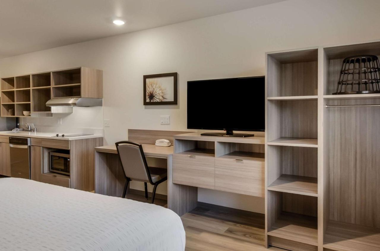 Queen Room with Roll-In Shower - Accessible/Non-Smoking at WoodSpring Suites Tacoma - Lakewood