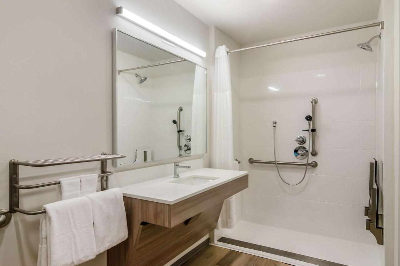 Queen Room with Roll-In Shower - Accessible/Non-Smoking at WoodSpring Suites Tacoma - Lakewood