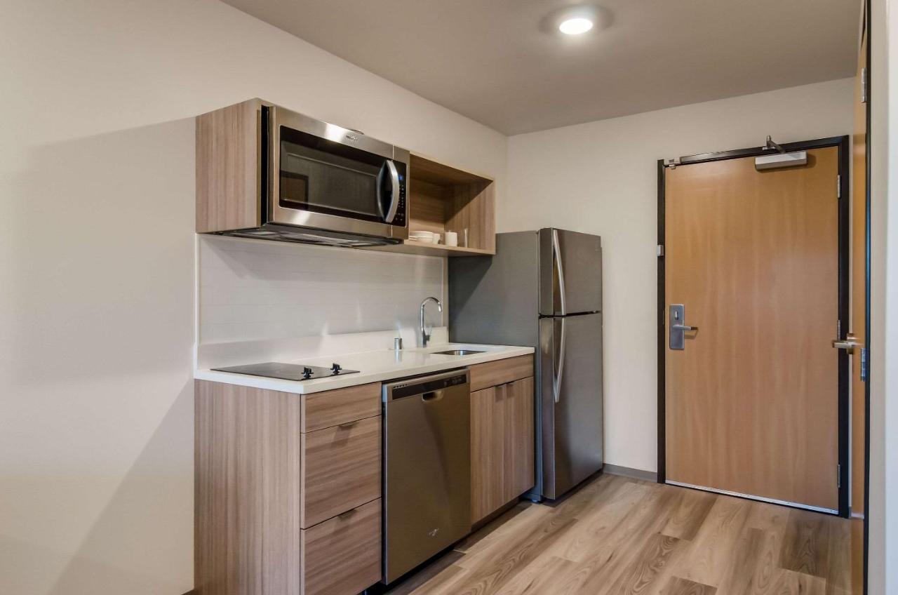 King Room with tub - Accessible/Non-Smoking at WoodSpring Suites Tacoma - Lakewood