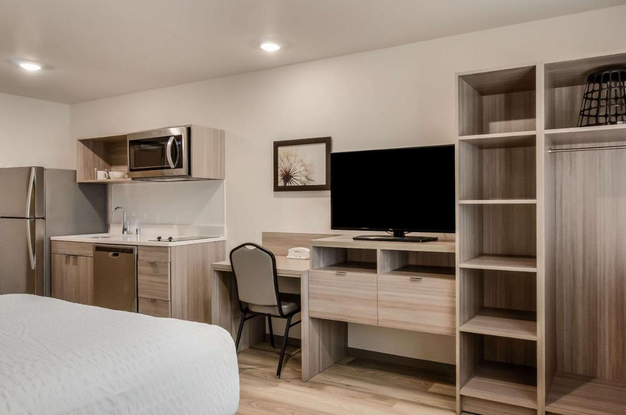 Standard Queen Room - Non-Smoking at WoodSpring Suites Tacoma - Lakewood