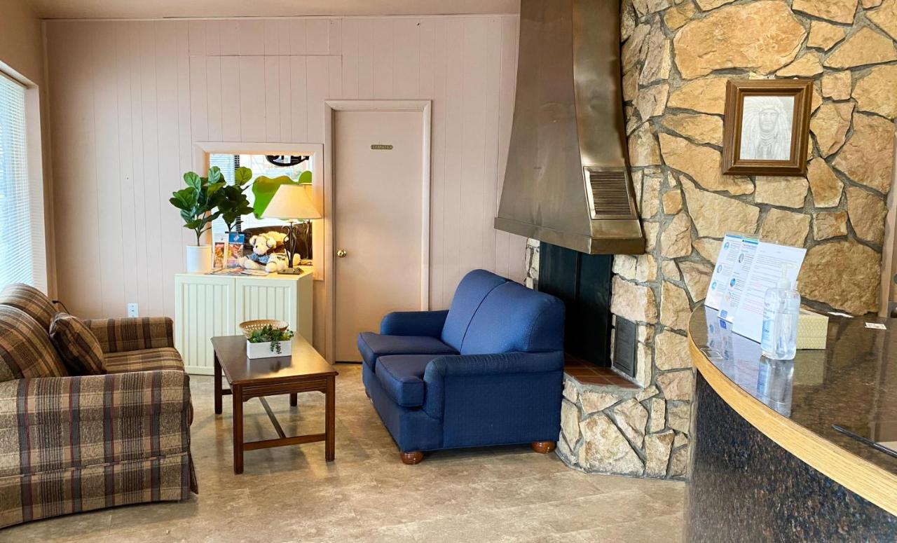 | Guest Ranch Motel