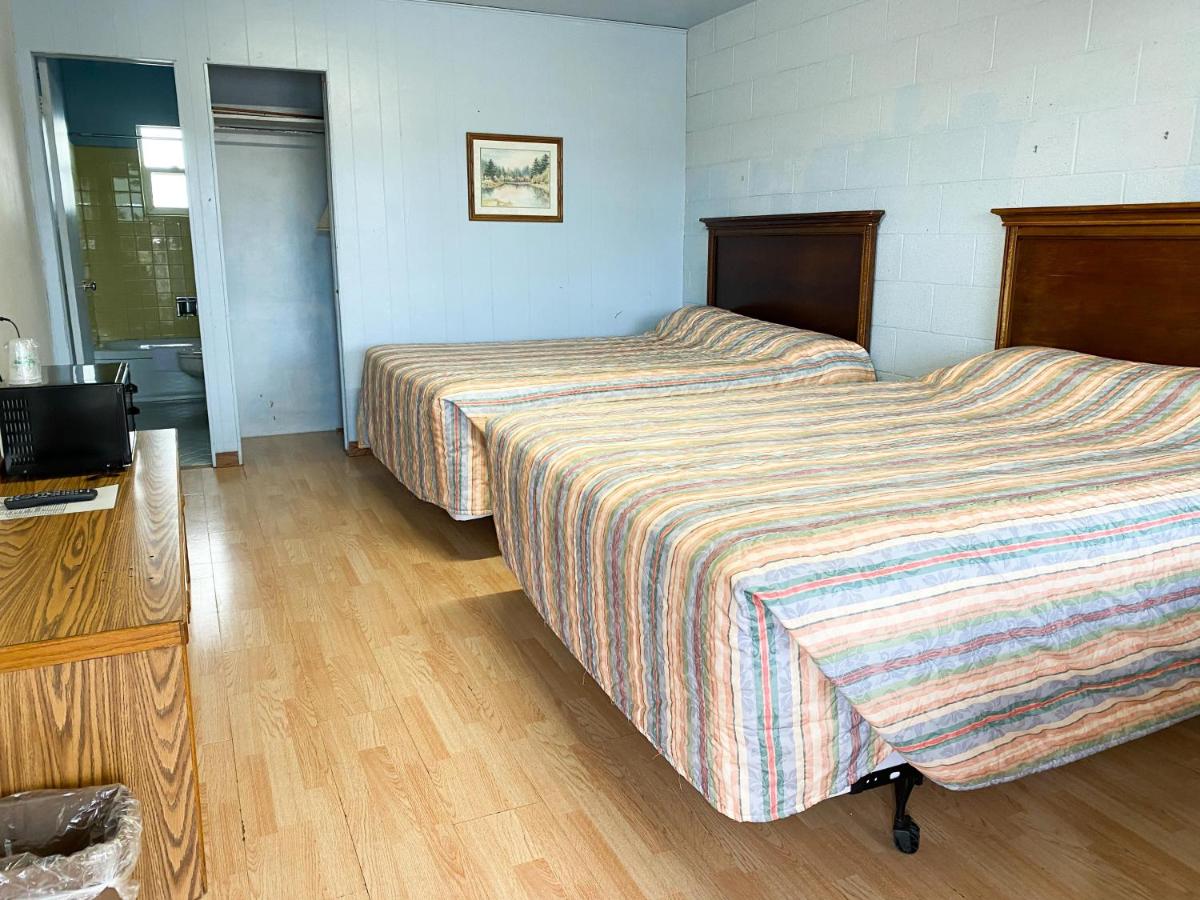 | Guest Ranch Motel