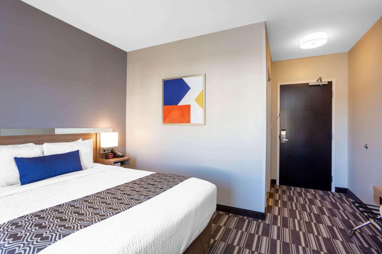 Queen Room - Mobility Access/Non-Smoking at Microtel Inn & Suites by Wyndham South Hill