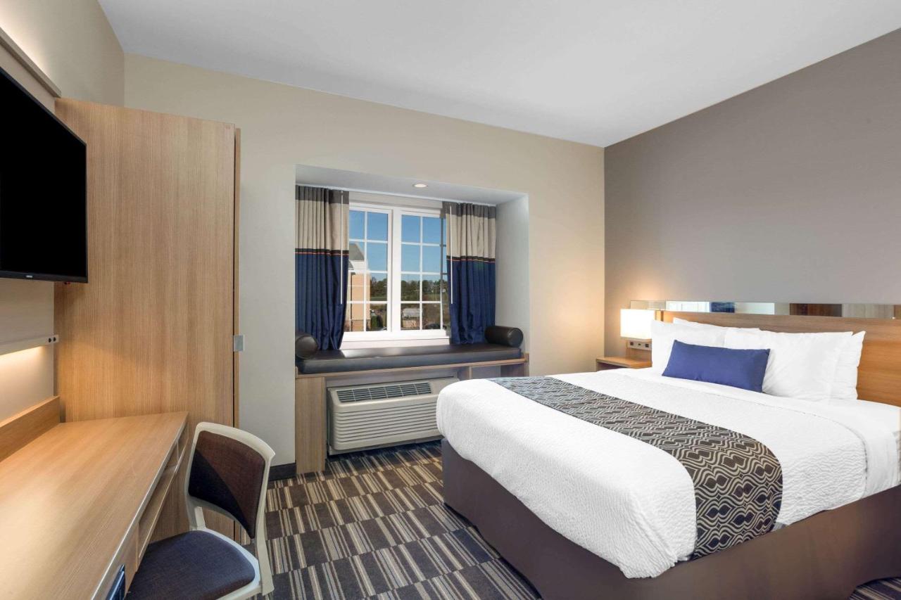 Queen Room - Mobility Access/Non-Smoking at Microtel Inn & Suites by Wyndham South Hill