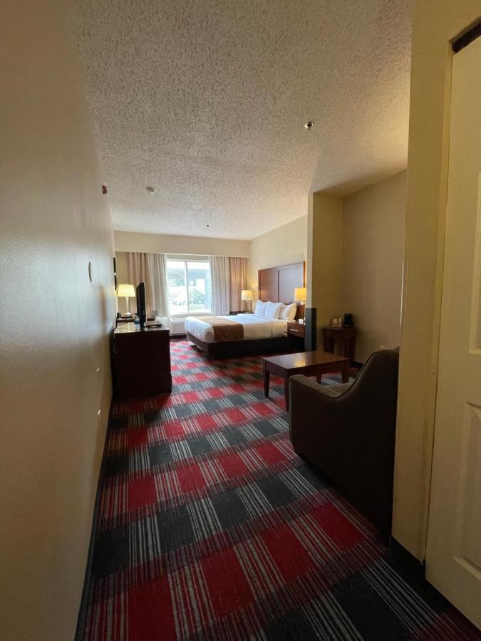 King Suite - Accessible/Non-Smoking at Comfort Suites Near Vancouver Mall