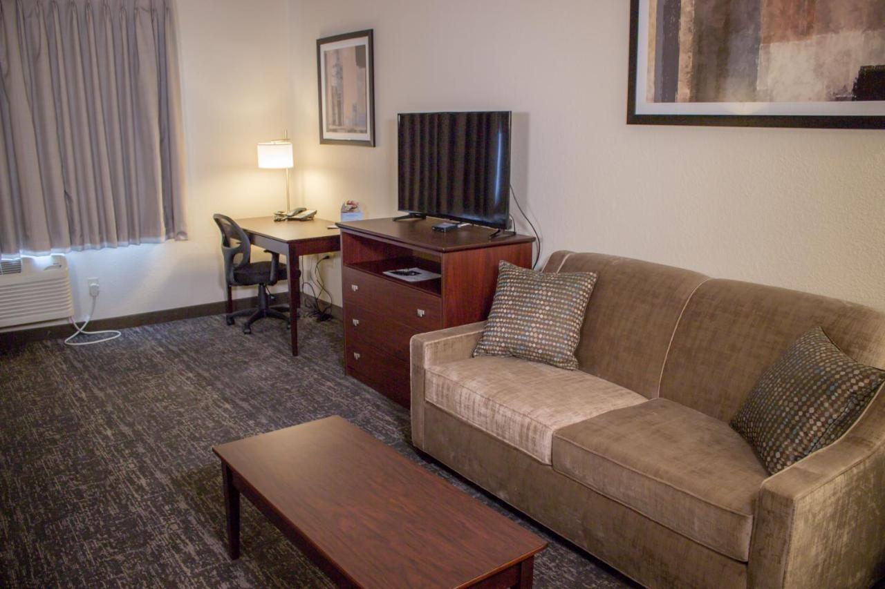 Deluxe King Room - Non-Smoking at Cobblestone Suites Oshkosh