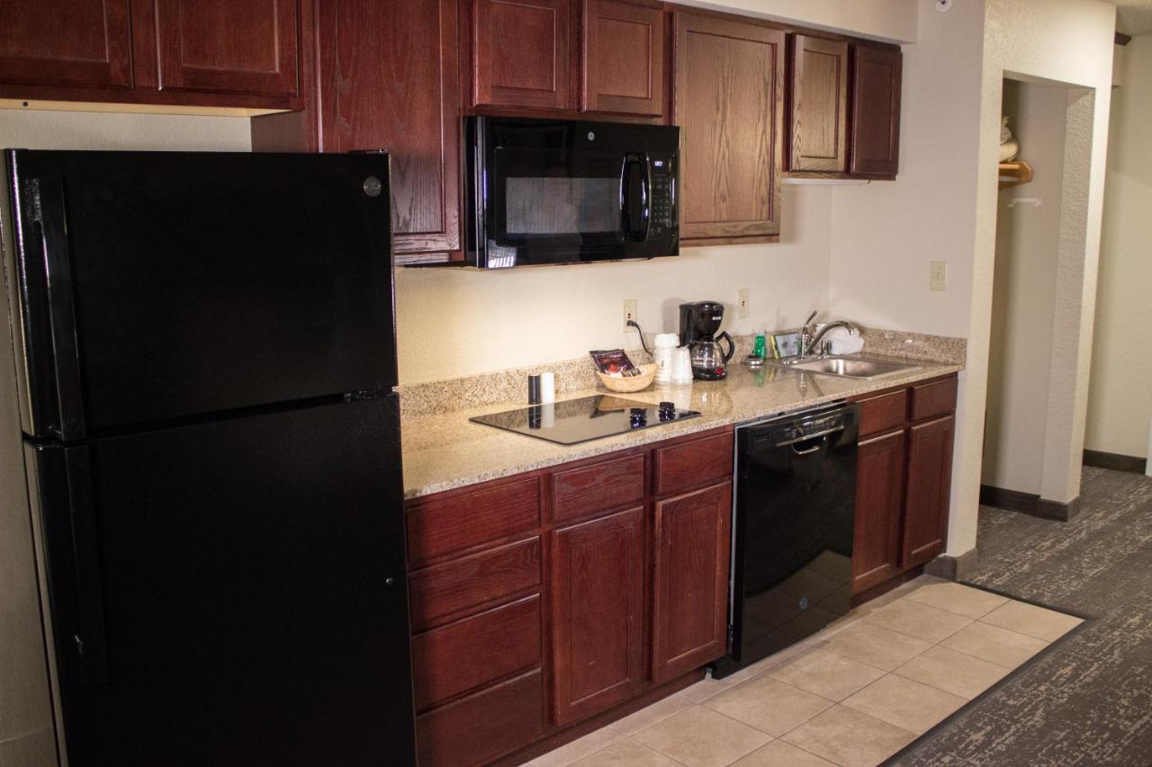 Deluxe King Suite at Cobblestone Suites Oshkosh