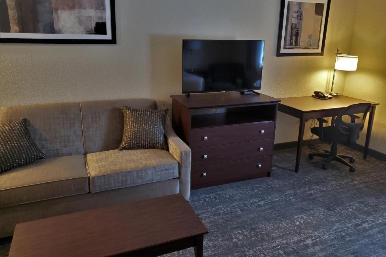 Deluxe King Room - Non-Smoking at Cobblestone Suites Oshkosh