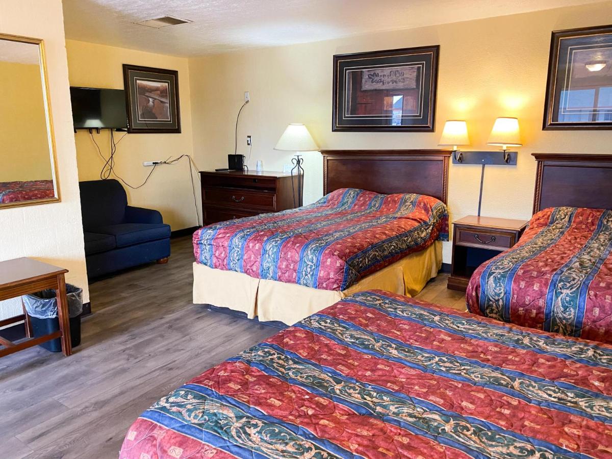 | Guest Ranch Motel