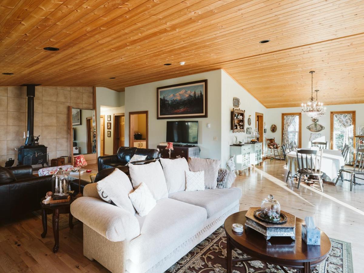  | Maria's Creekside B&B