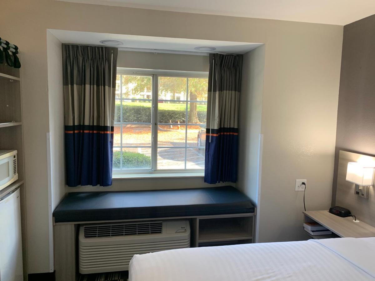 Queen Room - Non-Smoking at Microtel Inn by Wyndham Charlotte Airport