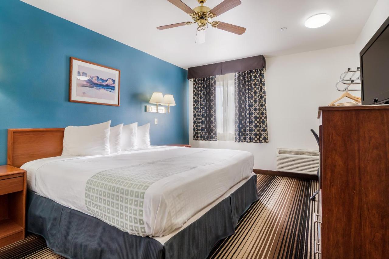 1 King Bed Accessible at Americas Best Value Inn Green River