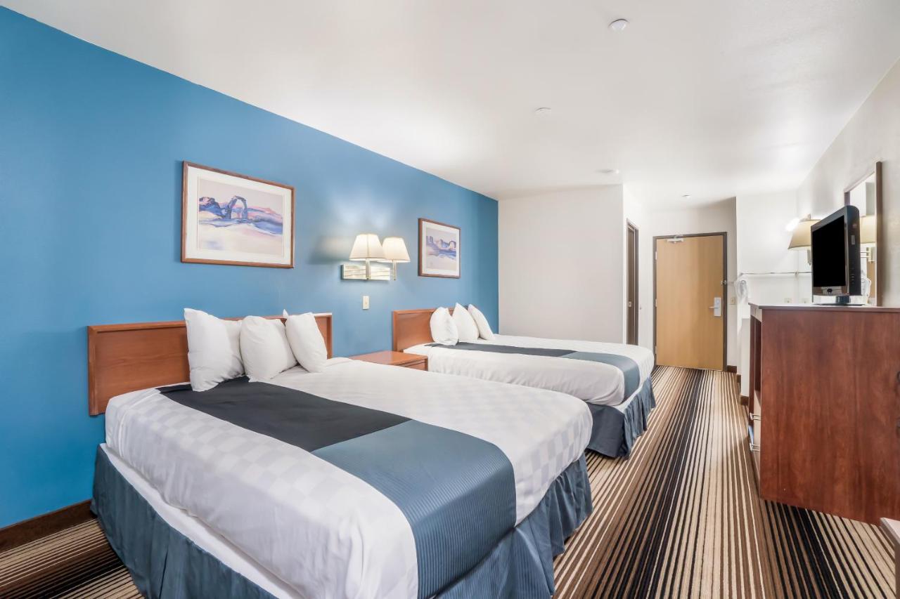 2 Queen Beds Non-Smoking at Americas Best Value Inn Green River