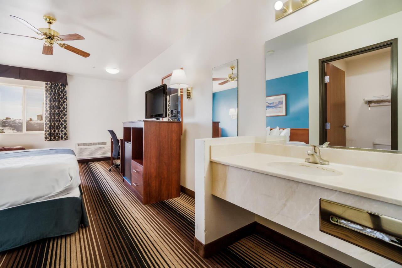 1 King Bed Non-Smoking at Americas Best Value Inn Green River