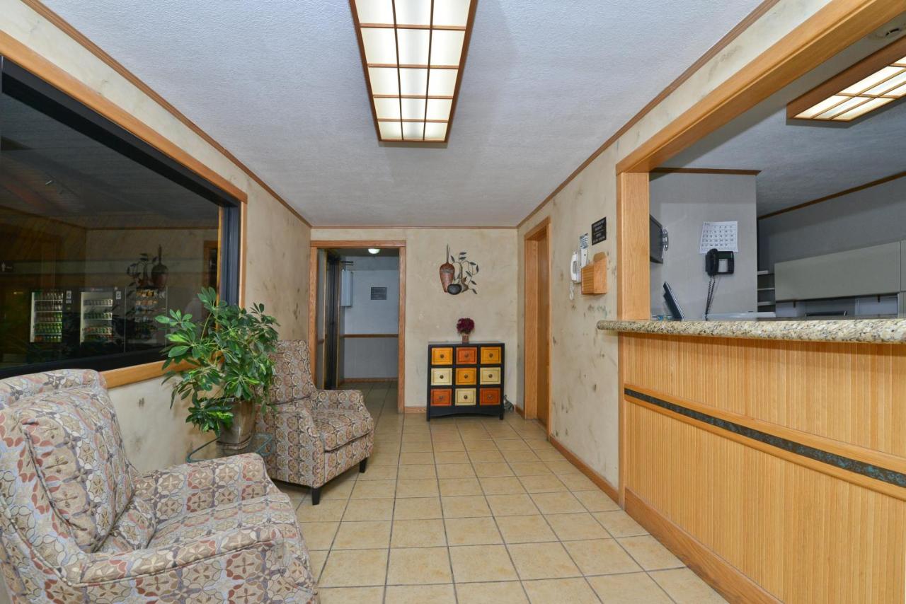 | Super 8 by Wyndham Deadwood Black Hills Area