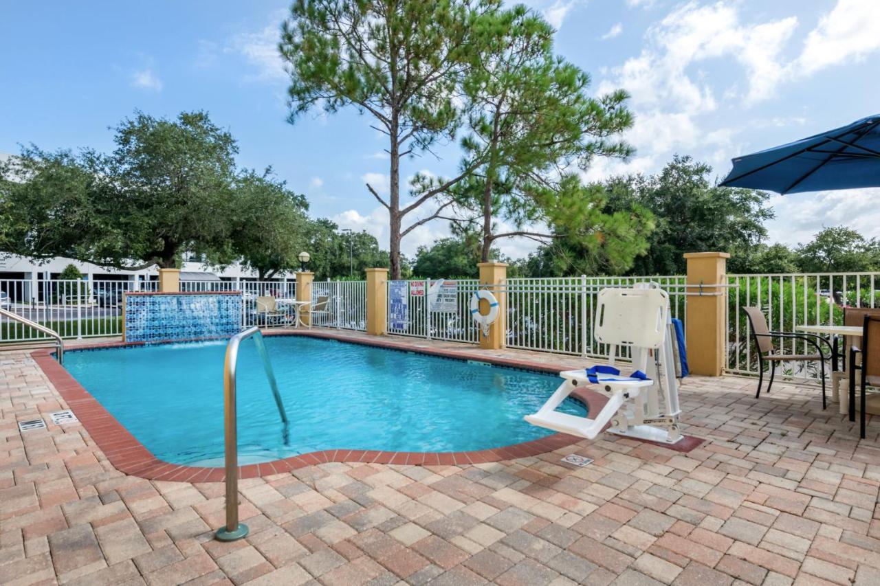 | Comfort Inn & Suites Northeast - Gateway