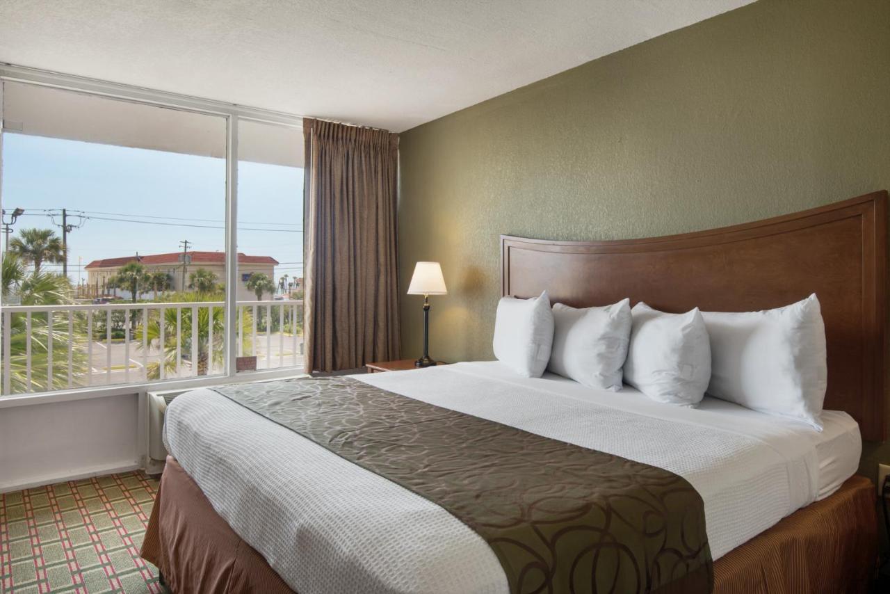 King Room - Mobility Access/Non-Smoking at Baymont by Wyndham Panama City Beach