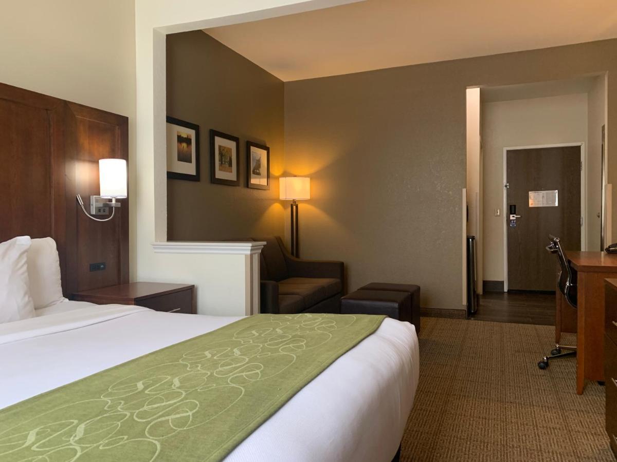 King Suite - Non-Smoking at Comfort Suites Peoria I-74
