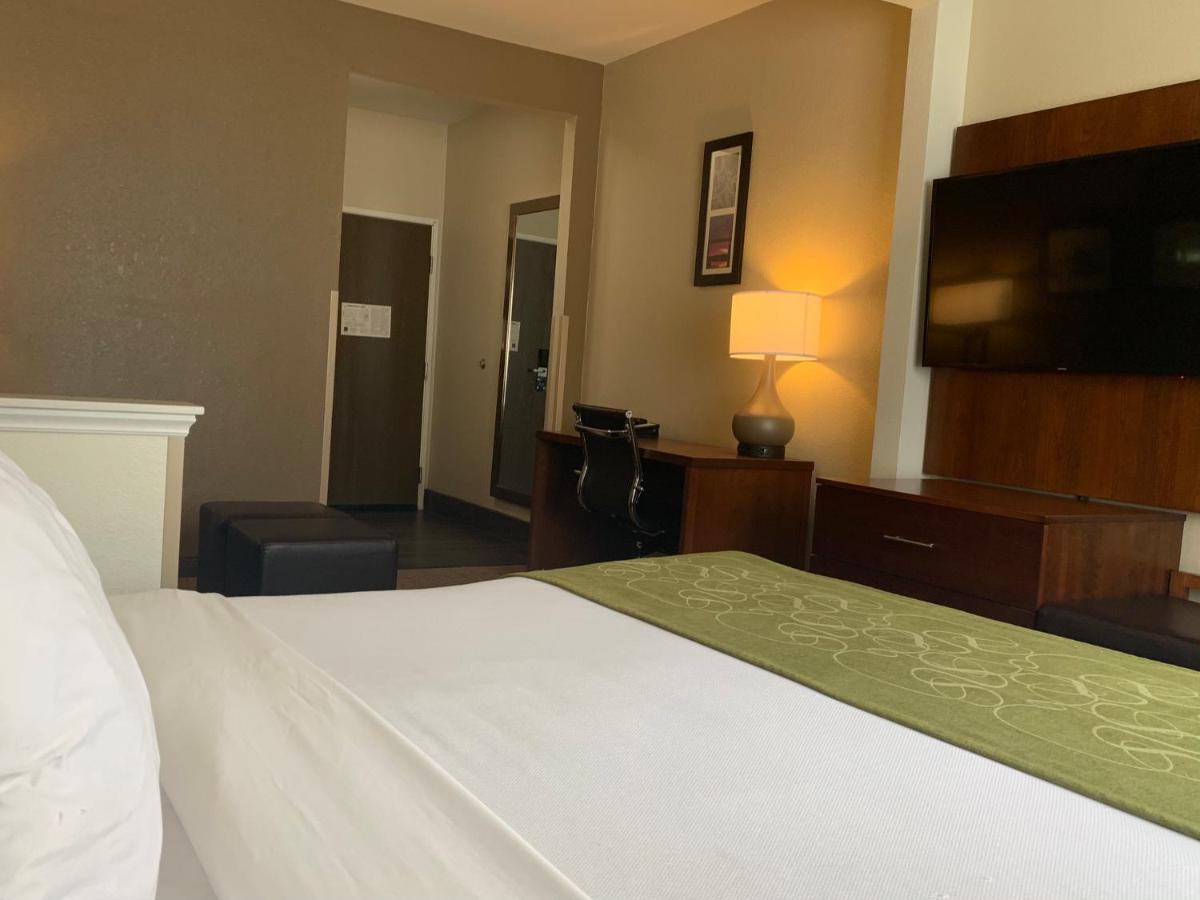 King Suite - Non-Smoking at Comfort Suites Peoria I-74
