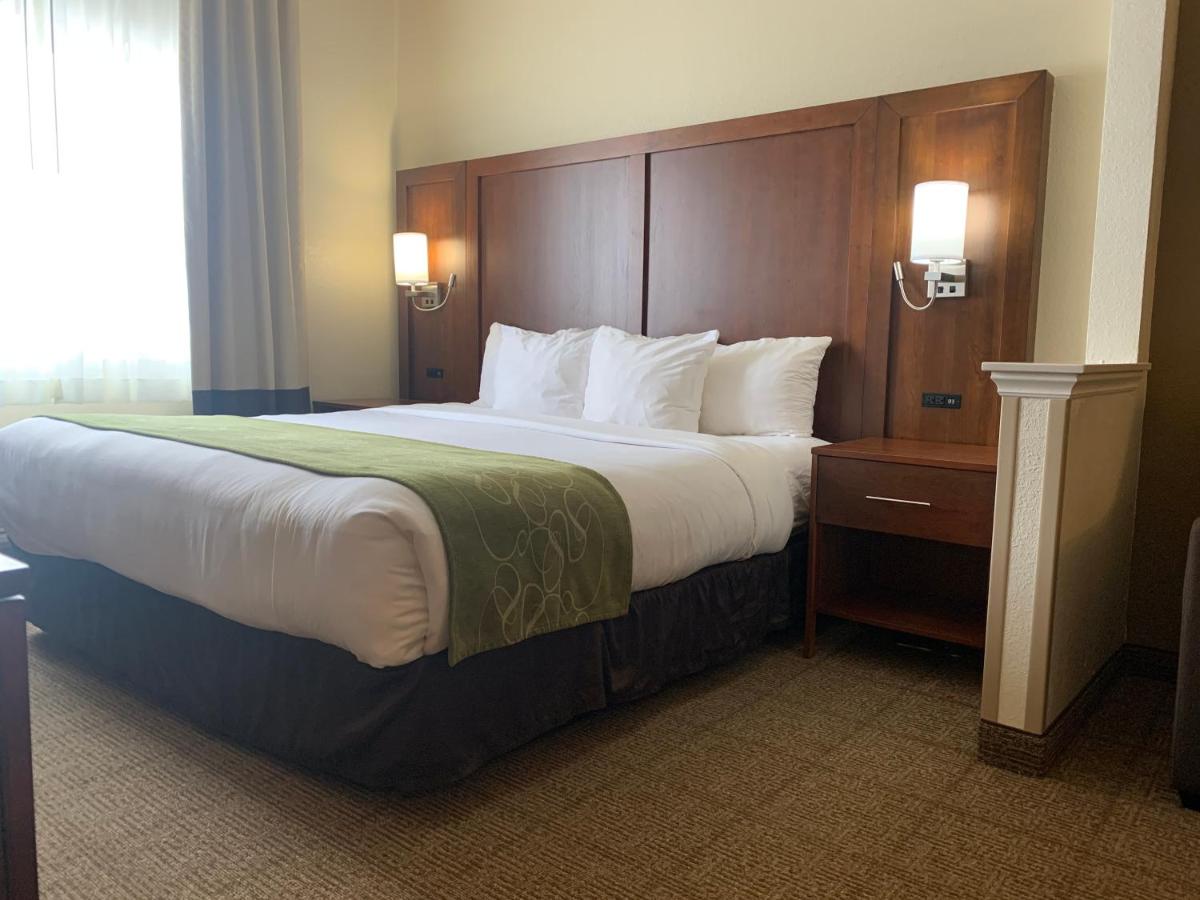 King Suite - Non-Smoking at Comfort Suites Peoria I-74