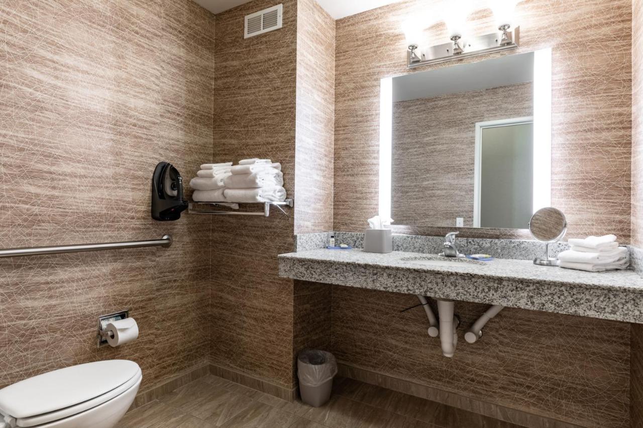 Twin Room - Mobility Access at Holiday Inn Express & Suites New Martinsville by IHG