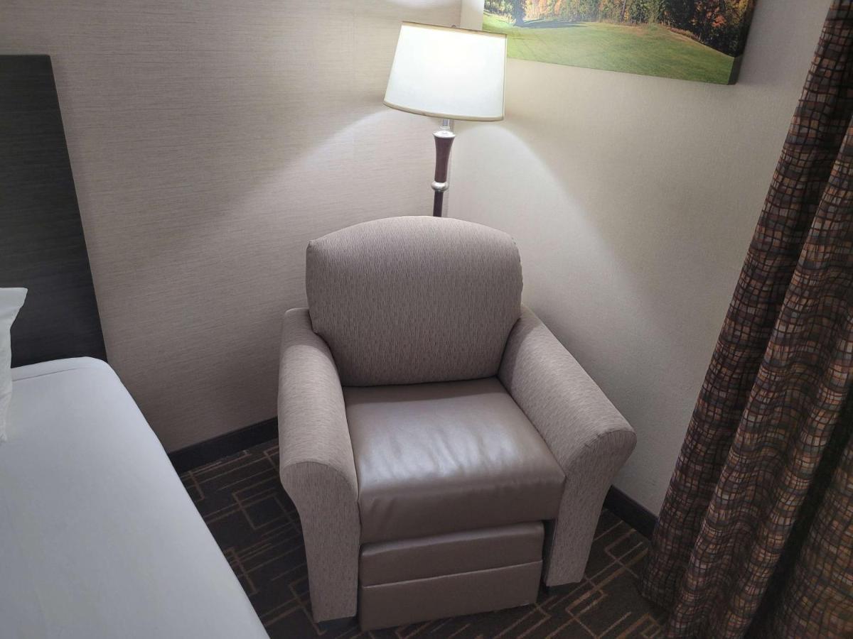 King Room at Best Western Airport Inn