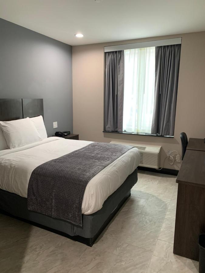 Queen Room at Alden Hotel