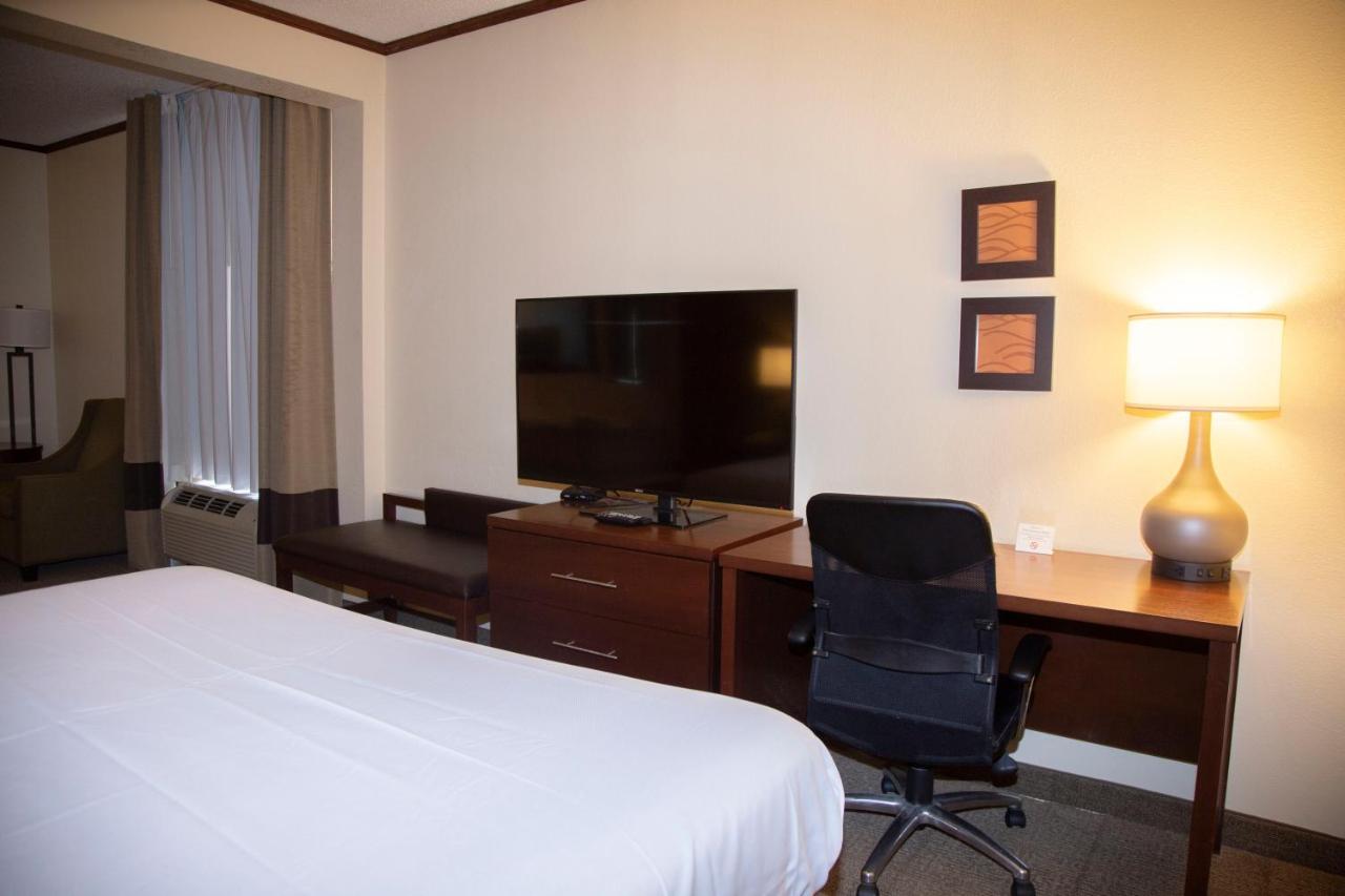 King Room - Accessible/Non-Smoking at Comfort Inn & Suites Ardmore