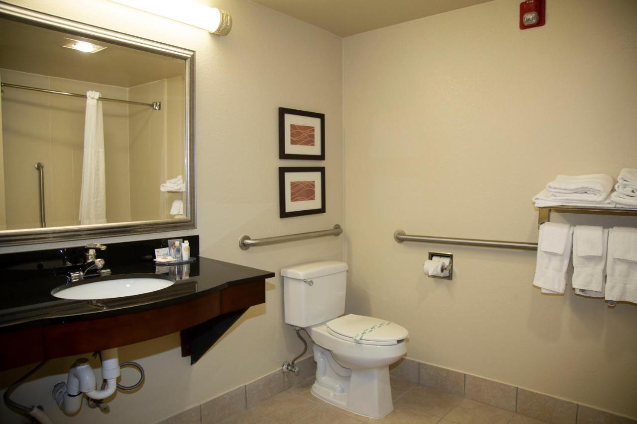 King Room with Roll-In Shower - Accessible/Non-Smoking at Comfort Inn & Suites Ardmore