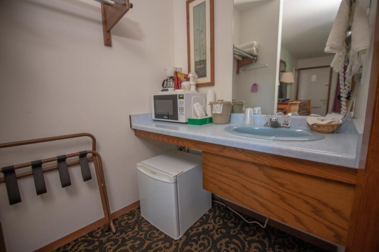 | Coachlite Inn