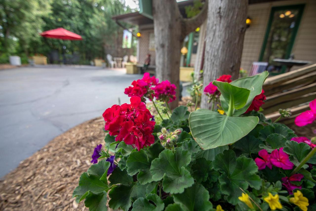 | Coachlite Inn