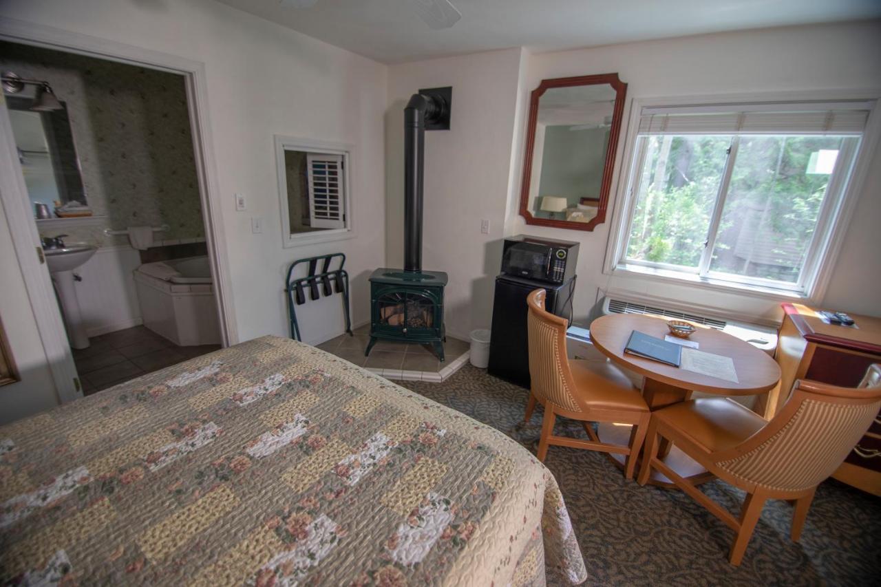 | Coachlite Inn